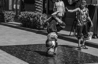 乐鱼网官网进入-“2025世界运动会：运动舞蹈，舞者用节奏打破极限，激烈角逐精彩不停”