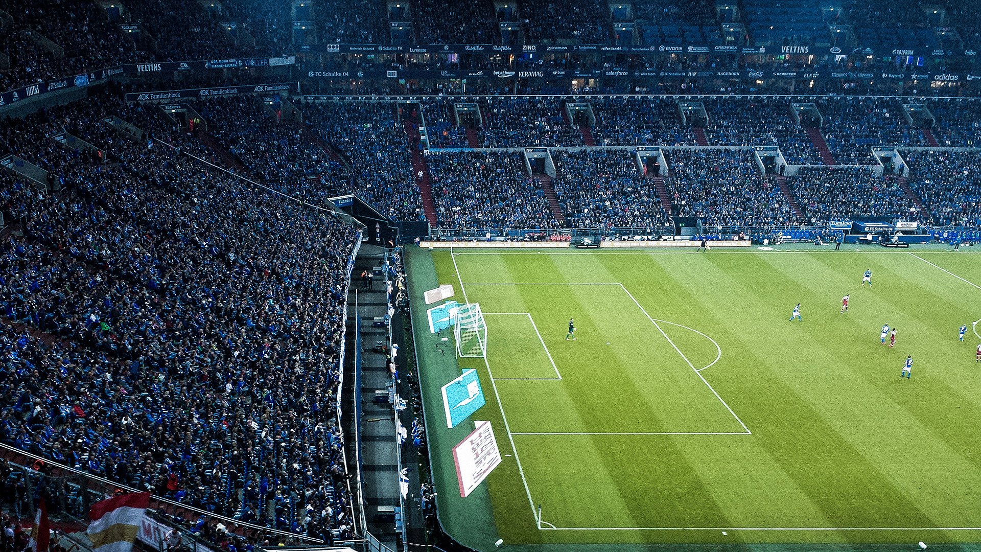 乐鱼体育网站入口-五大联赛是否在对抗型中场中优先培养持球抗压能力，五大联赛最强中场